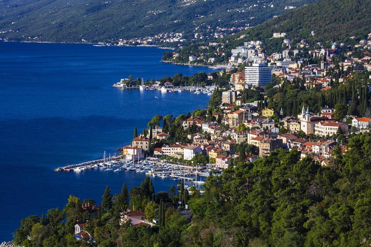 Apartments Matacin With Sea View Opatija Eksteriør bilde