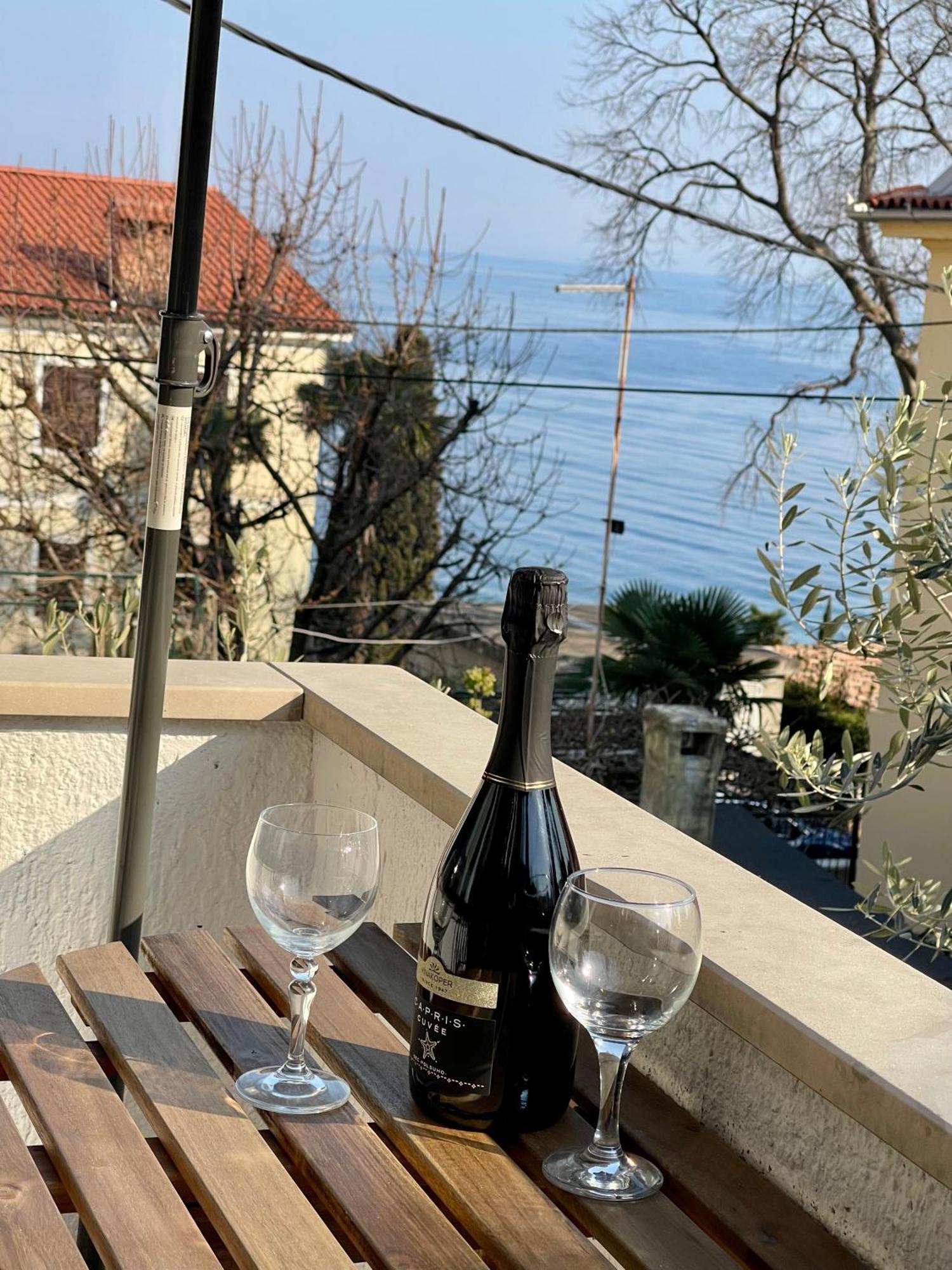 Apartments Matacin With Sea View Opatija Rom bilde